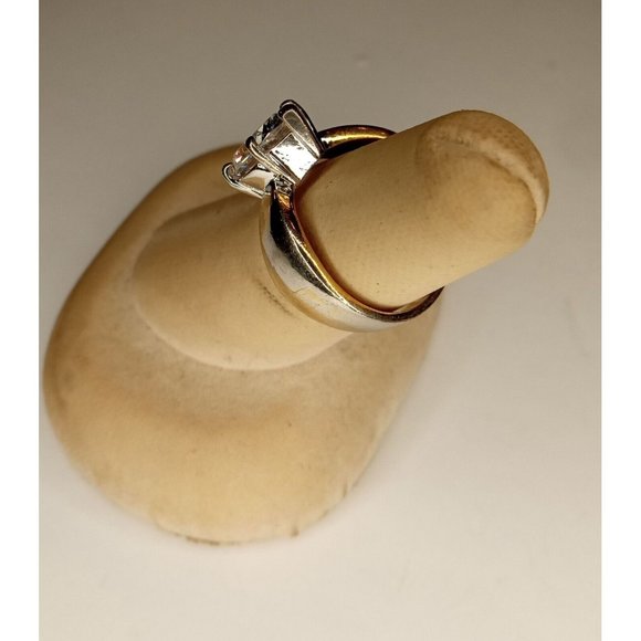 18K GE Gold Tone (Faded Band) Teardrop Rhinestone Ring Size 7 (2a1) - Picture 4 of 6